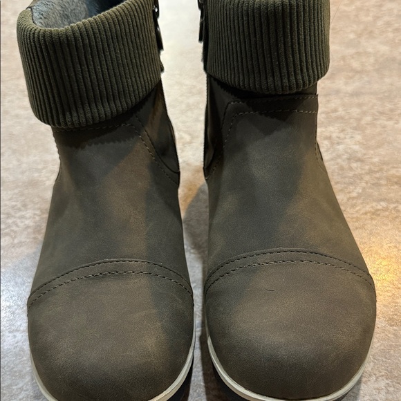 JBU Women's Dark Green Ankle Boots - Picture 2 of 9